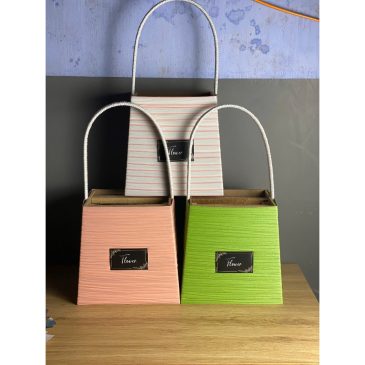 Giỏ thuyền úp ngược cắm hoa quấn dây nhựa có quai xách tiện lợi